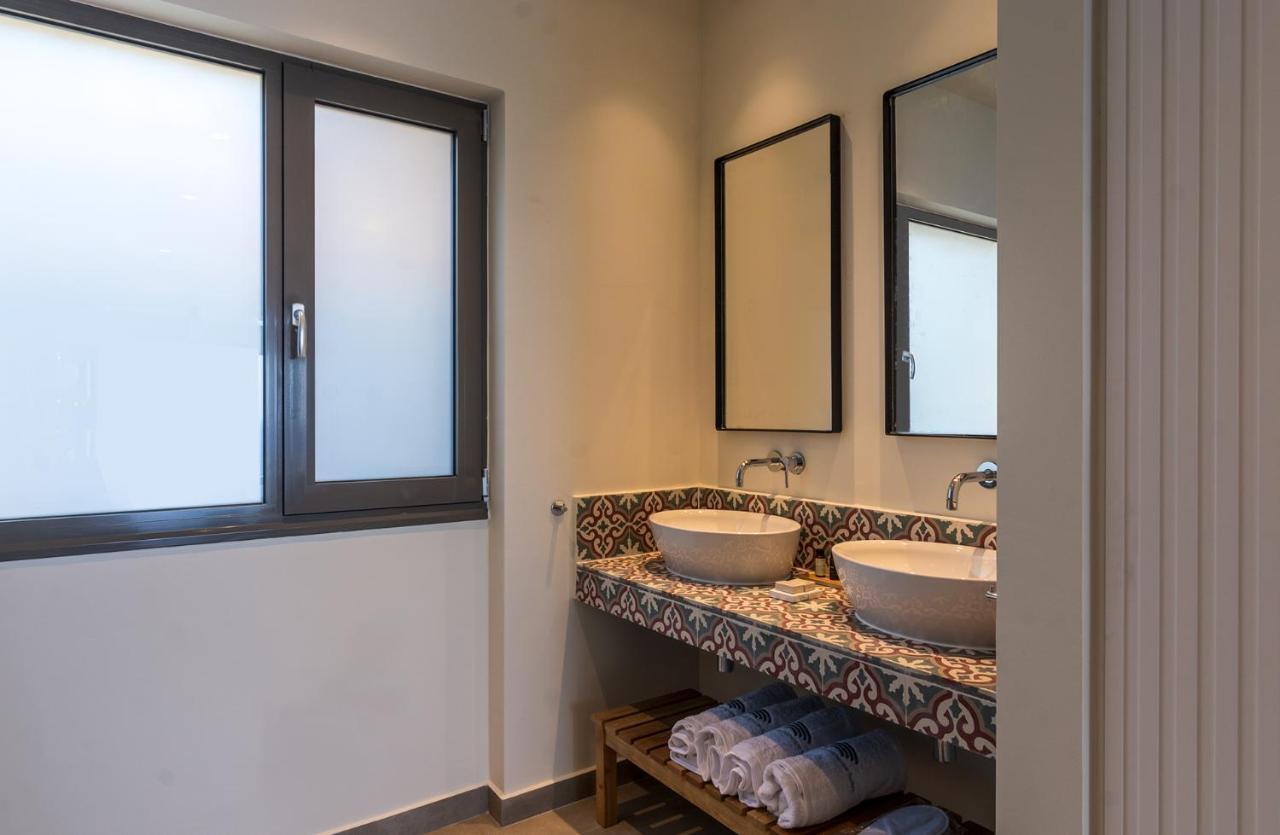 Amphitheatre Suites Palaiochora Ngoại thất bức ảnh