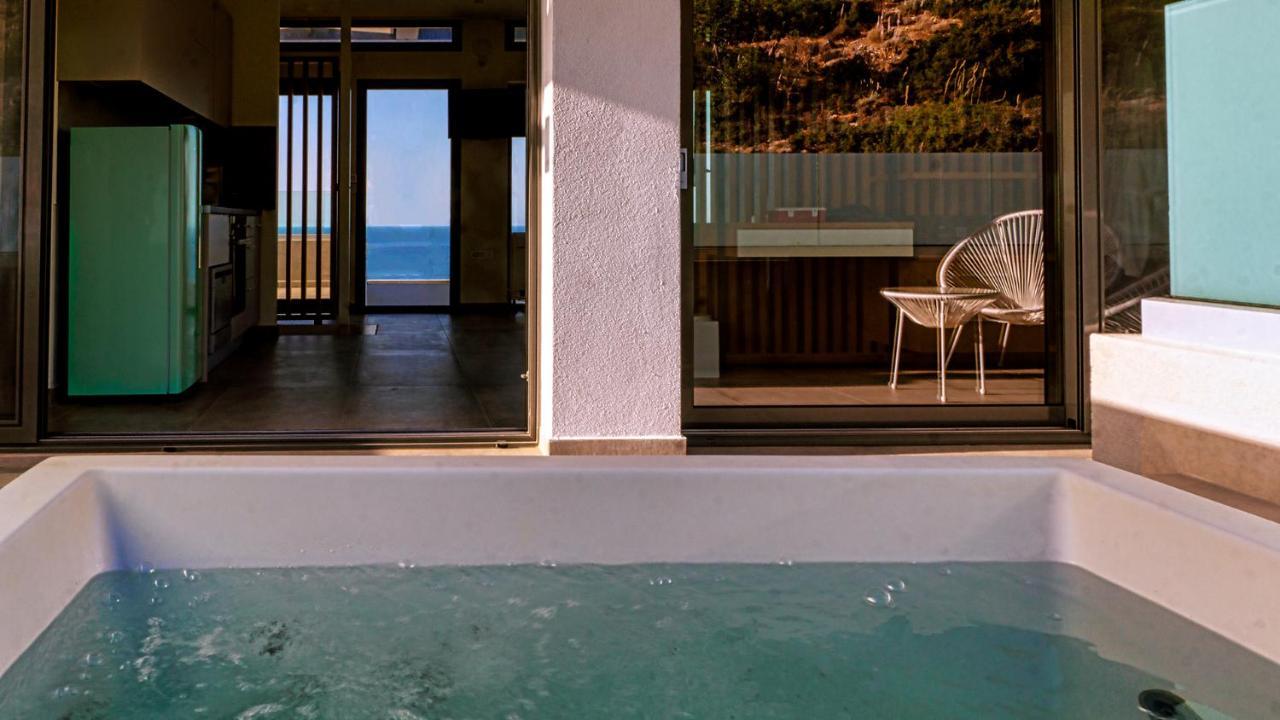 Amphitheatre Suites Palaiochora Ngoại thất bức ảnh